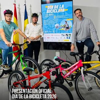 🚴‍♀️ Día de la Bicicleta Solidaria en Ogíjares  
  
El concejal y técnico del Patronato Municipal de Deportes, junto a nuestro alcalde, nos presen...