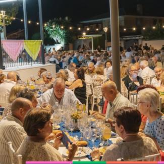 💚 Anoche vivimos una de las citas más entrañables de nuestras Fiestas: la tradicional Cena de Mayores de Ogíjares.  
  
Una velada de reencuentros...