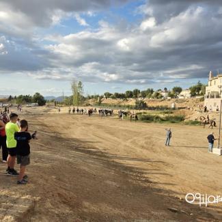 🐎 Ayer por la tarde, la Zona de las Canteras de Loma Linda acogió las Carreras de Cintas a Caballo.  
  
Una cita de tradición, destreza y emoción...
