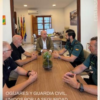 🤝 El pasado viernes recibimos en el Ayuntamiento de Ogíjares a Rubén Arroyo Medina, nuevo Teniente, Comandante del Puesto Principal de la Guardia ...