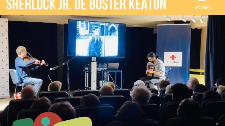 🎬✨ Lleno total y gran éxito en el Cinema Concierto de hoy en Ogíjares 🎶  
  
El público ha disfrutado de la proyección del clásico del cine mudo...